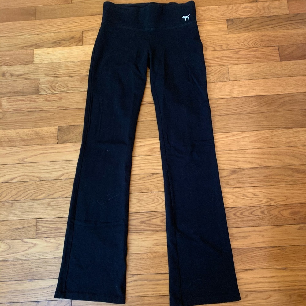All black yoga pants